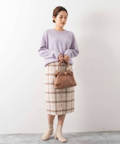 NOLLEY’S（ノーリーズ）の「ラクーン混クルーネックプルオーバーニット（ニット/セーター・レディース・ブラック/ベージュ/ラベンダー・38）」の21枚目の写真