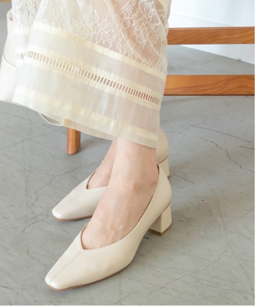 センターシームチャンキーヒールパンプス
