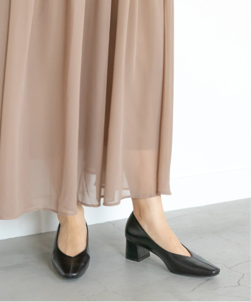 センターシームチャンキーヒールパンプス