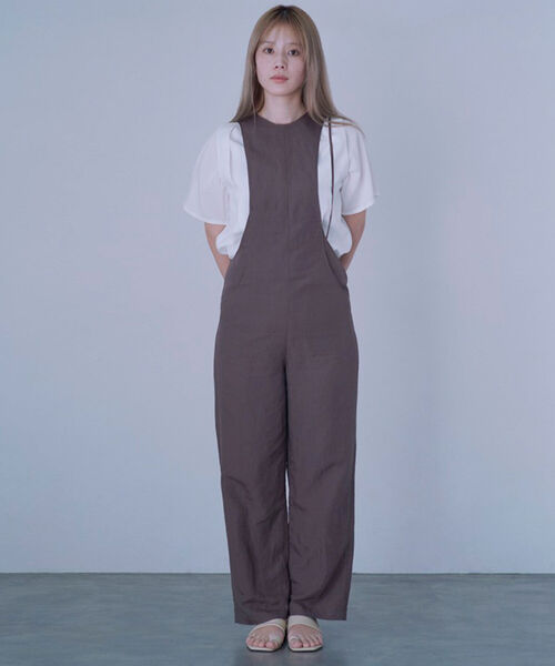 Ray BEAMS（レイビームス）の「Ray BEAMS / アシメ ストラップ サロペット（サロペット/オーバーオール・レディース・ブラック/ブラウン・1/0）」の2枚目の写真