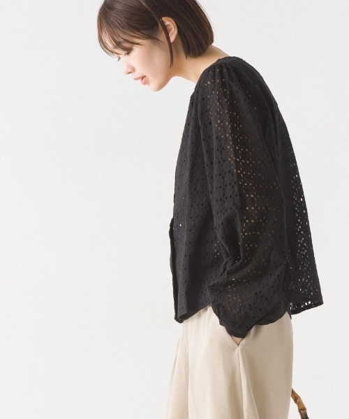 OMNES（オムネス）の「コモン柄ボリュームスリーブブラウス（シャツ/ブラウス・レディース・ホワイト/ブラック/ベージュ・FREE）」の2枚目の写真