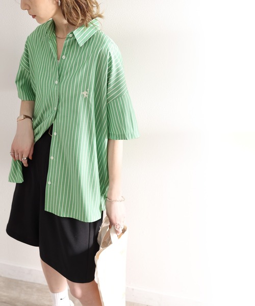 classicalelf(クラシカルエルフ)の「Happyストライプ!ワンポイント刺繍5分袖丈オーバーシャツ(シャツ/ブラウス・レディース・オレンジ/グリーン/ブルー・SMALL/MEDIUM/LARGE/X-LARGE)」の9枚目の写真