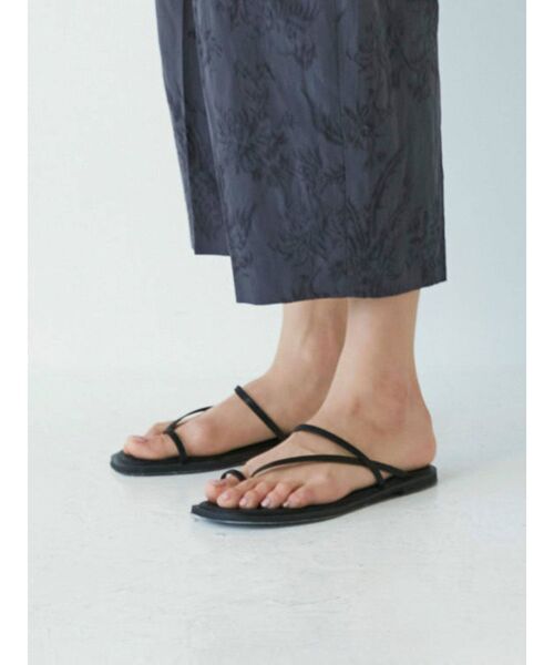 Ungrid（アングリッド）の「アシメフラットサンダル（サンダル・レディース・ブラック/グリーン系その他・S/M/L）」の7枚目の写真