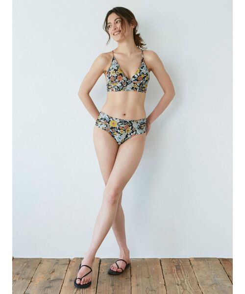 Ungrid（アングリッド）の「アシメフラットサンダル（サンダル・レディース・ブラック/グリーン系その他・S/M/L）」の14枚目の写真