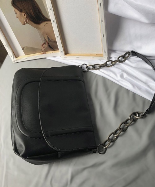 by muni:r（バイ ムニール）の「ヴィンテージボールドチェーンショルダーバッグ（ショルダーバッグ・レディース・ブラック・ONE SIZE）」の3枚目の写真