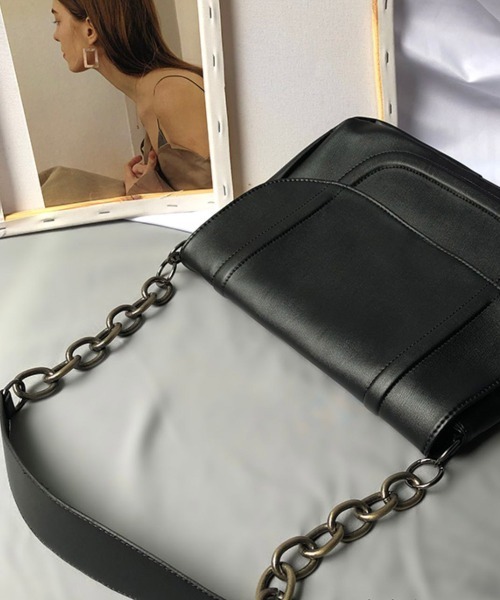 by muni:r（バイ ムニール）の「ヴィンテージボールドチェーンショルダーバッグ（ショルダーバッグ・レディース・ブラック・ONE SIZE）」の4枚目の写真