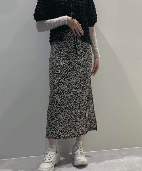 SHAGGIE（シャギー）の「スリット入りペンシルプリーツスカート（スカート・レディース・オレンジ/ブラック/ブラウン/ホワイト・FREE）」の8枚目の写真