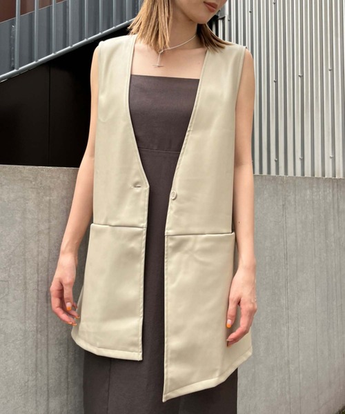 Settimissimo（セッティミッシモ）の「フェイクレザー切替ジレ（ベスト・レディース・ベージュ/ブラック・FREE）」の6枚目の写真