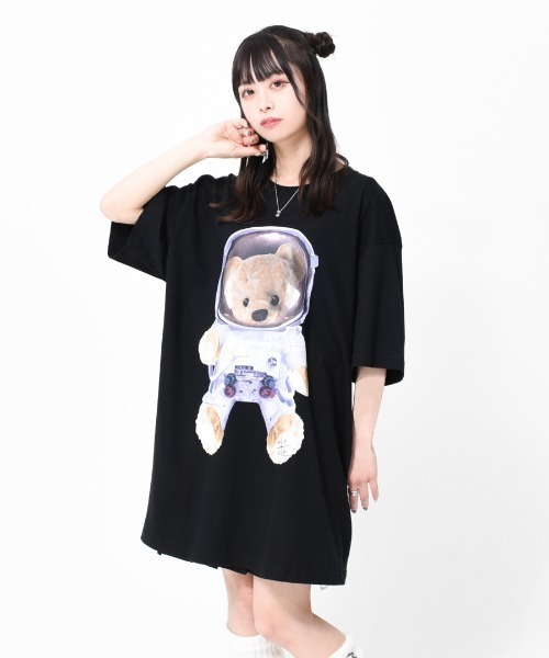 TRAVAS TOKYO（トラバス トウキョウ）の「『TRAVAS TOKYO/トラバス トーキョー』Spacesuit Bear BIG Tee/宇宙服くまプリント 半袖Tシャツ（Tシャツ/カットソー・レディース・ホワイト/ブラック・FREE）」の2枚目の写真