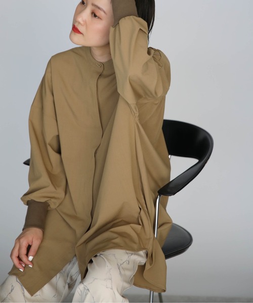 PICCIN（ピッチン）の「袖リブバックギャザーシャツ（シャツ/ブラウス・レディース・ブラック/モカ/キャメル・M）」の3枚目の写真