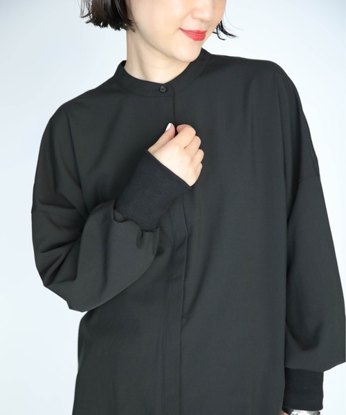 PICCIN（ピッチン）の「袖リブバックギャザーシャツ（シャツ/ブラウス・レディース・ブラック/モカ/キャメル・M）」の2枚目の写真