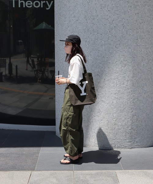 COURO（コウロ）の「YALE Logo Tote Bag ロゴプリントトートバッグ（トートバッグ・レディース・アイボリー/グレー系/スミクロ/グレー/キナリ/ネイビー・FREE）」の9枚目の写真