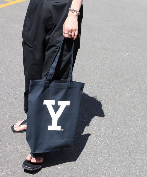 COURO（コウロ）の「YALE Logo Tote Bag ロゴプリントトートバッグ（トートバッグ・レディース・アイボリー/グレー系/スミクロ/グレー/キナリ/ネイビー・FREE）」の20枚目の写真