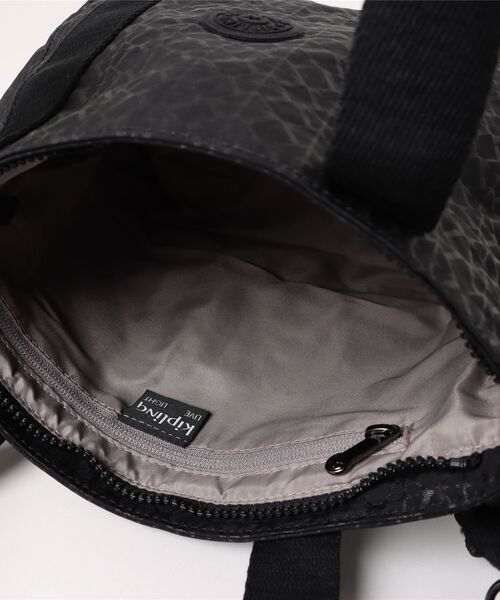 kipling（キプリング）の「【kipling】キプリング　Basic　ASSENI MINI　2WAYハンドバッグ（ハンドバッグ・レディース・ブラック/ネイビー/ブラック系その他/ブルー系その他・FREE）」の6枚目の写真