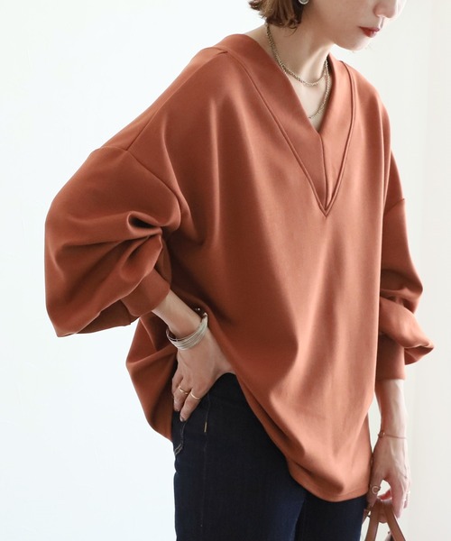 reca(レカ)の「Vネックボリュームスリーブトップス(Tシャツ/カットソー・レディース・ブラック/グレイッシュベージュ/テラコッタ・M)」の3枚目の写真