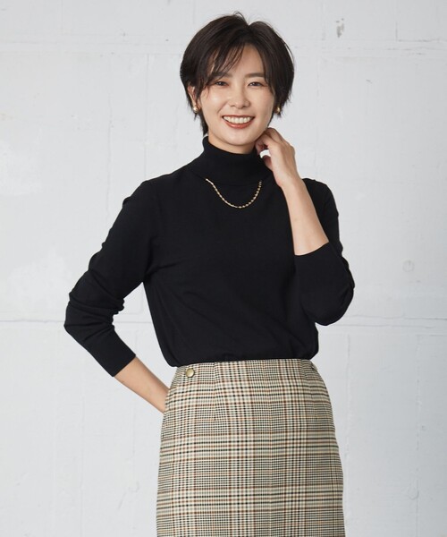 J.PRESS(ジェイプレス)の「【洗える】PRINCE タートルネック ニット(ニット/セーター・レディース・アイボリー系/ベージュ系/ブラック系/サックスブルー系/ライトグレー系/パープル系・T15/T13)」の2枚目の写真