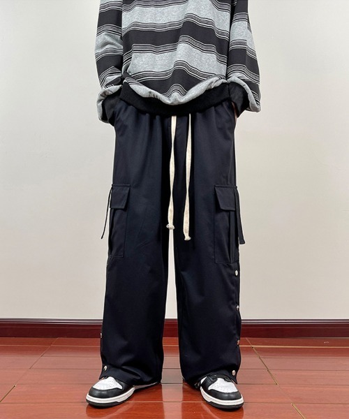 Ressaca(レサーカ)の「サイドスリット入り ルーズシルエット ワイドカーゴパンツ(カーゴパンツ・メンズ・カーキ/ブラック/ベージュ・XL/L/M/S)」の13枚目の写真