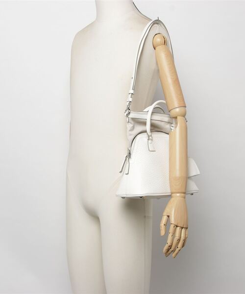 Maison Margiela（メゾンマルジェラ）の「Maison Margiela　5AC CLASSIQUE MINI（ショルダーバッグ・レディース・ホワイト・FREE）」の6枚目の写真
