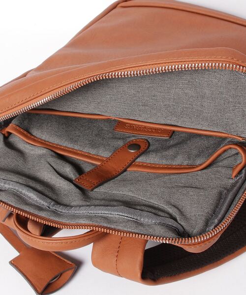 Ficce,Brave（フィセブレイブ）の「【Ficce Brave/フィセブレイブ】 スクエアバックパック（バックパック/リュック・メンズ・ブラック/ネイビー/キャメル・FREE）」の6枚目の写真