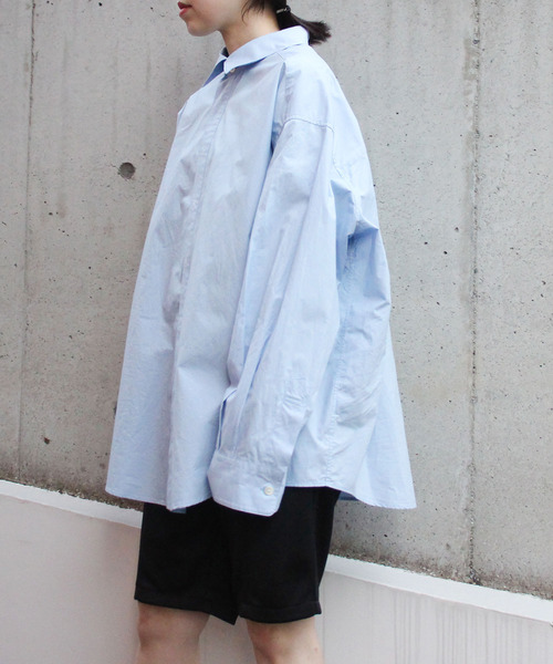 I am I in fact...（アイアムアイインファクト）の「数字刺繍　ビッグシャツ（シャツ/ブラウス・レディース・ベージュ/サックスブルー・FREE）」の15枚目の写真