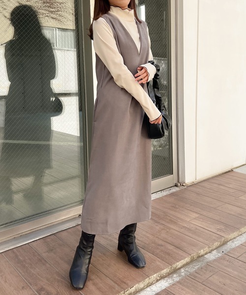 Lamoa(ラモア)の「Lamoa/Vネック ジャンパースカート(ワンピース・レディース・ブラック/グレー/ベージュ・MEDIUM/LARGE)」の2枚目の写真