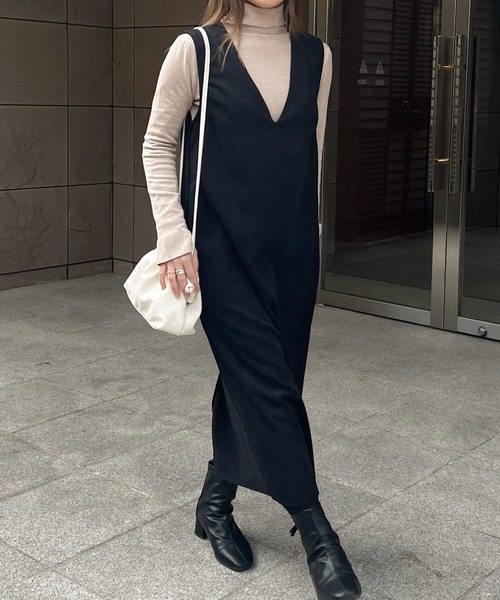 Lamoa(ラモア)の「Lamoa/Vネック ジャンパースカート(ワンピース・レディース・ブラック/グレー/ベージュ・MEDIUM/LARGE)」の16枚目の写真