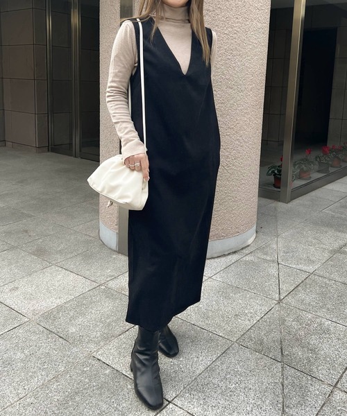 Lamoa(ラモア)の「Lamoa/Vネック ジャンパースカート(ワンピース・レディース・ブラック/グレー/ベージュ・MEDIUM/LARGE)」の12枚目の写真