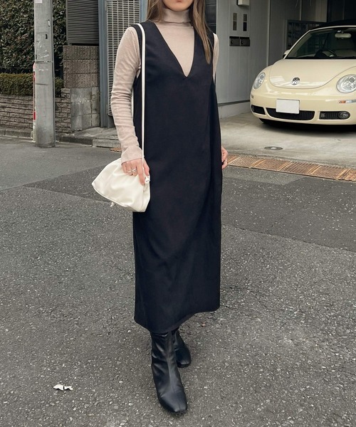 Lamoa(ラモア)の「Lamoa/Vネック ジャンパースカート(ワンピース・レディース・ブラック/グレー/ベージュ・MEDIUM/LARGE)」の4枚目の写真