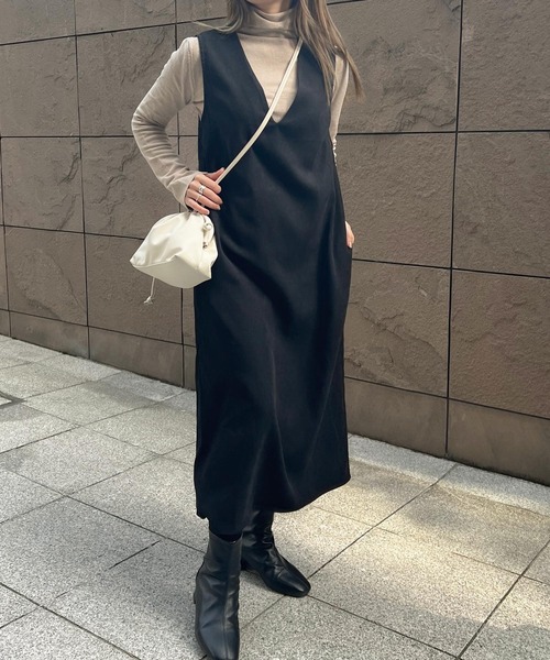 Lamoa(ラモア)の「Lamoa/Vネック ジャンパースカート(ワンピース・レディース・ブラック/グレー/ベージュ・MEDIUM/LARGE)」の8枚目の写真