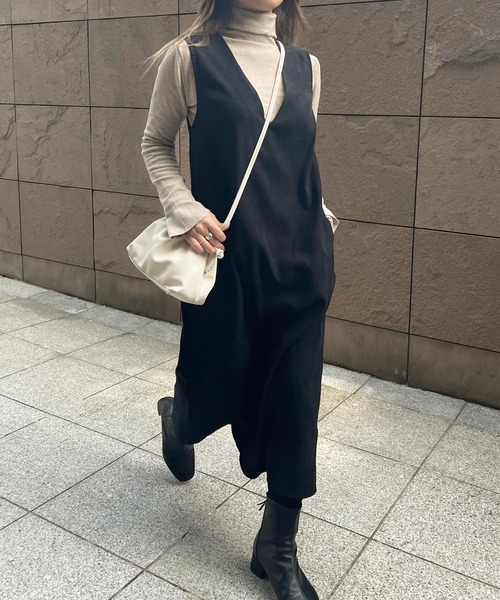 Lamoa(ラモア)の「Lamoa/Vネック ジャンパースカート(ワンピース・レディース・ブラック/グレー/ベージュ・MEDIUM/LARGE)」の21枚目の写真