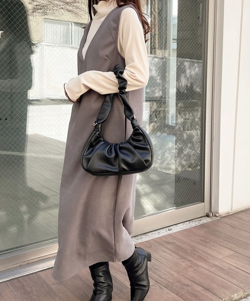 Lamoa(ラモア)の「Lamoa/Vネック ジャンパースカート(ワンピース・レディース・ブラック/グレー/ベージュ・MEDIUM/LARGE)」の9枚目の写真