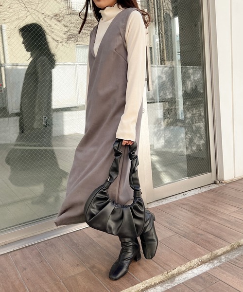 Lamoa(ラモア)の「Lamoa/Vネック ジャンパースカート(ワンピース・レディース・ブラック/グレー/ベージュ・MEDIUM/LARGE)」の18枚目の写真