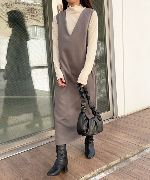 Lamoa(ラモア)の「Lamoa/Vネック ジャンパースカート(ワンピース・レディース・ブラック/グレー/ベージュ・MEDIUM/LARGE)」の14枚目の写真