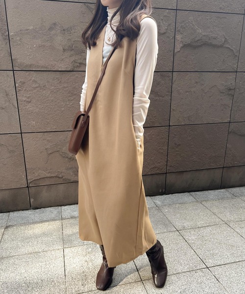 Lamoa(ラモア)の「Lamoa/Vネック ジャンパースカート(ワンピース・レディース・ブラック/グレー/ベージュ・MEDIUM/LARGE)」の19枚目の写真