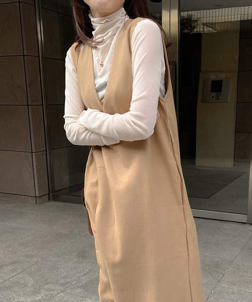 Lamoa(ラモア)の「Lamoa/Vネック ジャンパースカート(ワンピース・レディース・ブラック/グレー/ベージュ・MEDIUM/LARGE)」の11枚目の写真