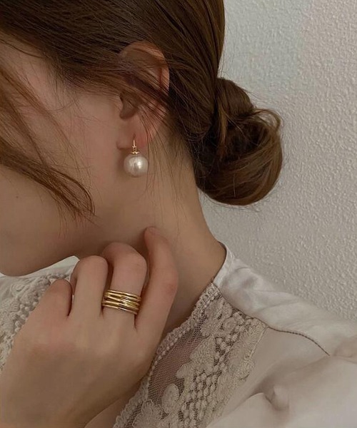 LA VORAGINE(ラ ヴォラジネ)の「パールピアス(ピアス(両耳用)・レディース・ゴールド/ホワイト/ピンク・FREE)」の4枚目の写真