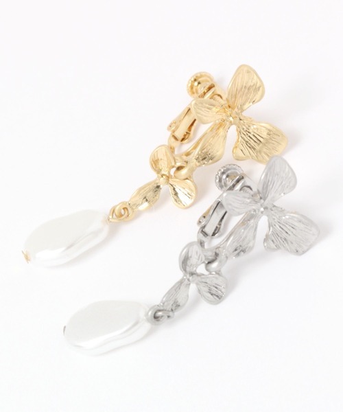 studio CLIP（スタディオクリップ）の「2フラワーパールイヤリング《オケージョンライン》（イヤリング・レディース・その他1/その他2・FREE）」の7枚目の写真