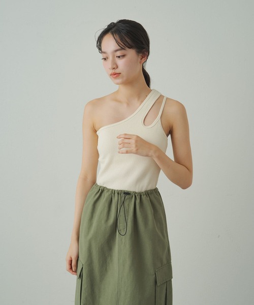 earthy(アーシー)の「【earthy_】リブワンショルデザインタンクトップ(タンクトップ・レディース・ブラック/アイボリー・SMALL/MEDIUM)」の5枚目の写真