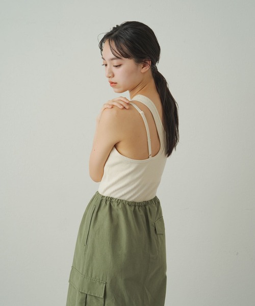 earthy(アーシー)の「【earthy_】リブワンショルデザインタンクトップ(タンクトップ・レディース・ブラック/アイボリー・SMALL/MEDIUM)」の9枚目の写真