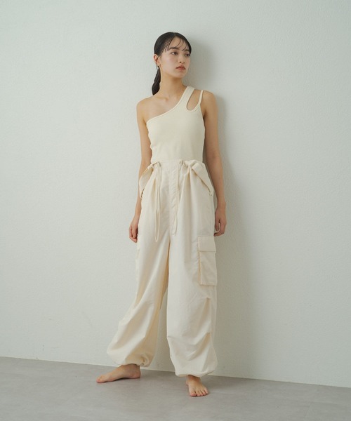 earthy(アーシー)の「【earthy_】リブワンショルデザインタンクトップ(タンクトップ・レディース・ブラック/アイボリー・SMALL/MEDIUM)」の14枚目の写真