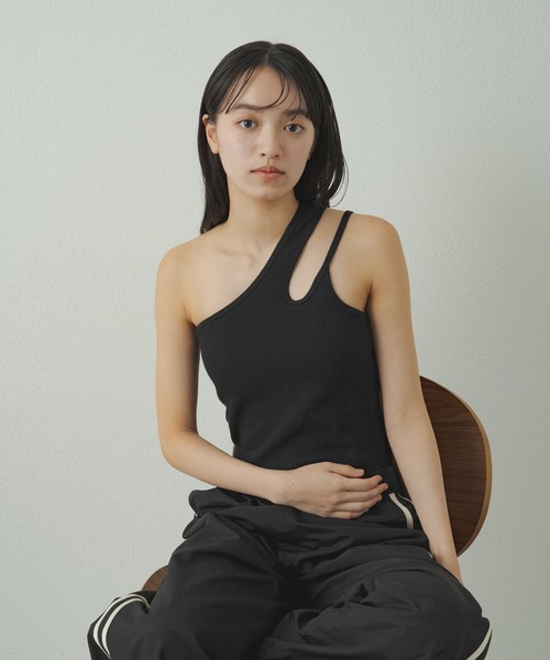 earthy(アーシー)の「【earthy_】リブワンショルデザインタンクトップ(タンクトップ・レディース・ブラック/アイボリー・SMALL/MEDIUM)」の18枚目の写真