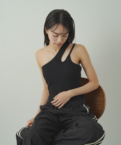 earthy(アーシー)の「【earthy_】リブワンショルデザインタンクトップ(タンクトップ・レディース・ブラック/アイボリー・SMALL/MEDIUM)」の19枚目の写真