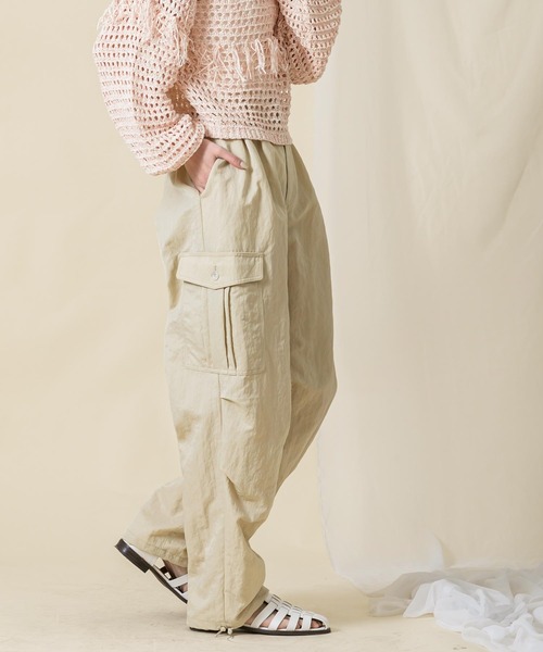 audrey and john wad（オードリーアンドジョンワッド）の「ナイロンワッシャーカーゴパンツ（カーゴパンツ・レディース・ライトベージュ/ライトカーキ・M）」の17枚目の写真
