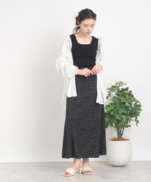 Cutie Blonde（キューティーブロンド）の「◆【旬のレイヤードコーデのお供に】スクエアネック タンクトップ（タンクトップ・レディース・ブラック/ホワイト系・01/02/03）」の3枚目の写真