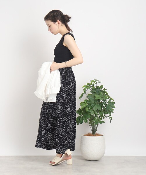 Cutie Blonde（キューティーブロンド）の「◆【旬のレイヤードコーデのお供に】スクエアネック タンクトップ（タンクトップ・レディース・ブラック/ホワイト系・01/02/03）」の4枚目の写真