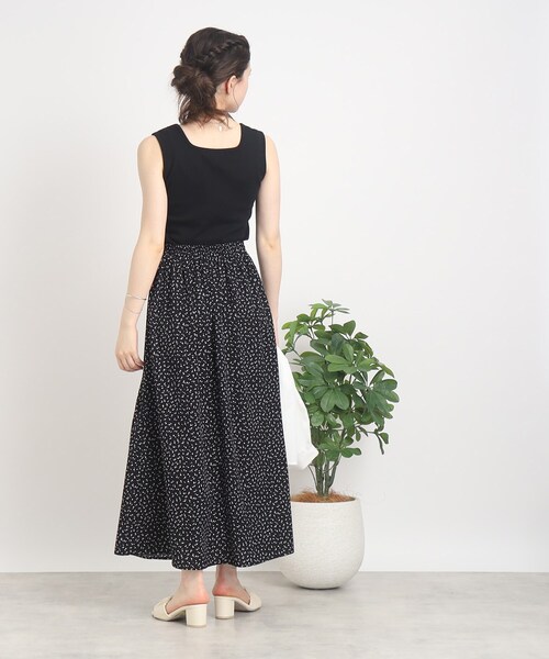 Cutie Blonde（キューティーブロンド）の「◆【旬のレイヤードコーデのお供に】スクエアネック タンクトップ（タンクトップ・レディース・ブラック/ホワイト系・01/02/03）」の5枚目の写真