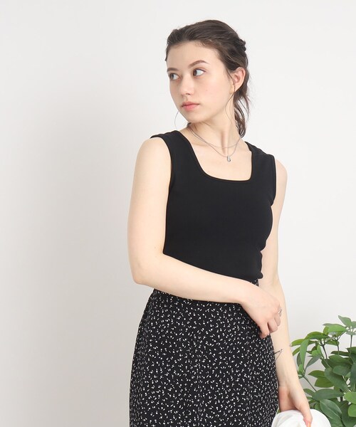 Cutie Blonde（キューティーブロンド）の「◆【旬のレイヤードコーデのお供に】スクエアネック タンクトップ（タンクトップ・レディース・ブラック/ホワイト系・01/02/03）」の6枚目の写真