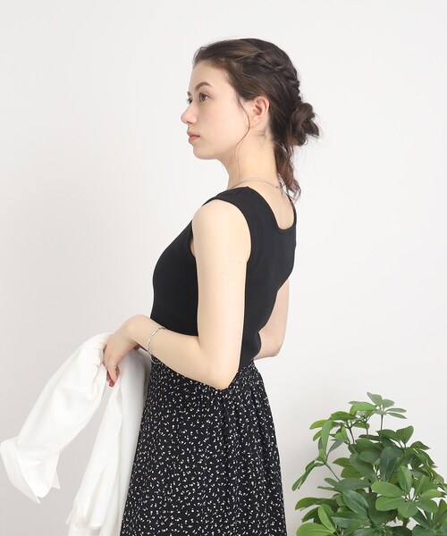 Cutie Blonde（キューティーブロンド）の「◆【旬のレイヤードコーデのお供に】スクエアネック タンクトップ（タンクトップ・レディース・ブラック/ホワイト系・01/02/03）」の7枚目の写真