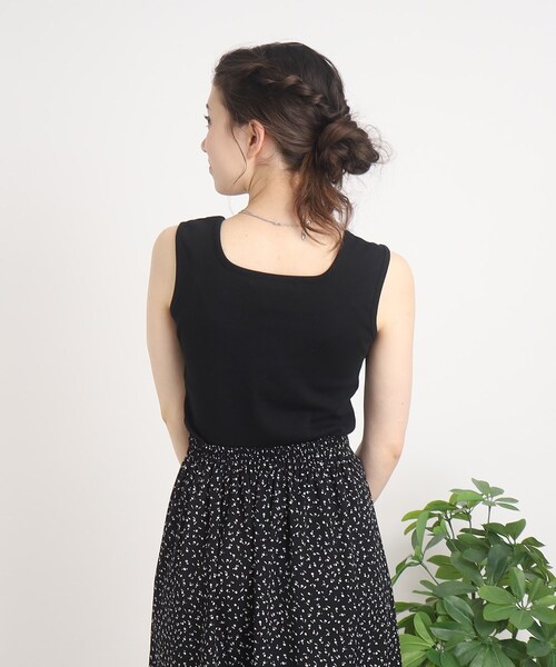 Cutie Blonde（キューティーブロンド）の「◆【旬のレイヤードコーデのお供に】スクエアネック タンクトップ（タンクトップ・レディース・ブラック/ホワイト系・01/02/03）」の8枚目の写真