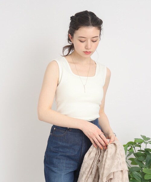 Cutie Blonde（キューティーブロンド）の「◆【旬のレイヤードコーデのお供に】スクエアネック タンクトップ（タンクトップ・レディース・ブラック/ホワイト系・01/02/03）」の11枚目の写真